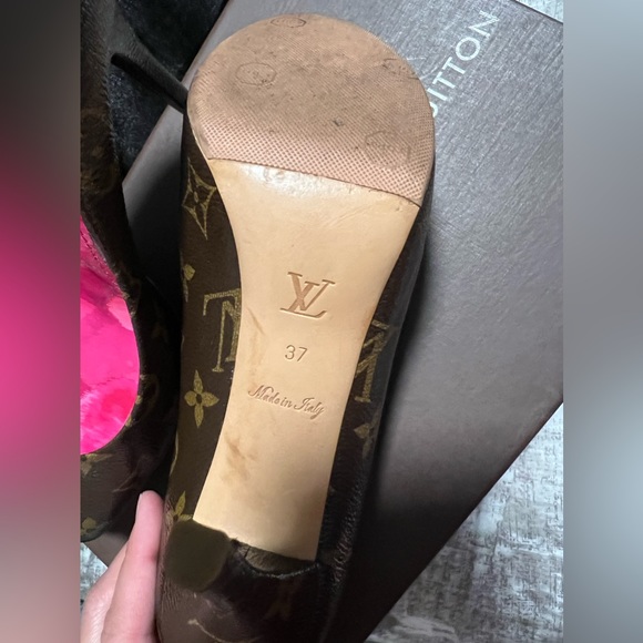 Louis Vuitton Platfrom Peep Toe Monogram Pumps - Picture 3 of 5